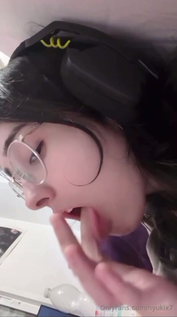 Nyukix - Masturbating